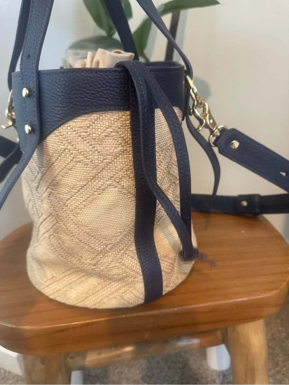 Cuoieria Fiorentina Navy & Natural Straw Crossbody Bucket Bag
